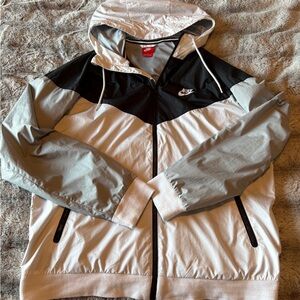 Nike Men's Black and White Windbreaker
